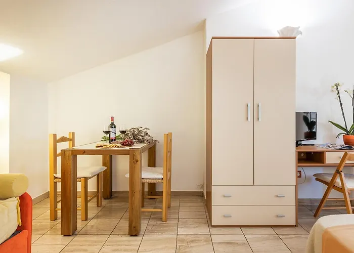 فندق مبيت وإفطار Bed And Breakfast Dorgali