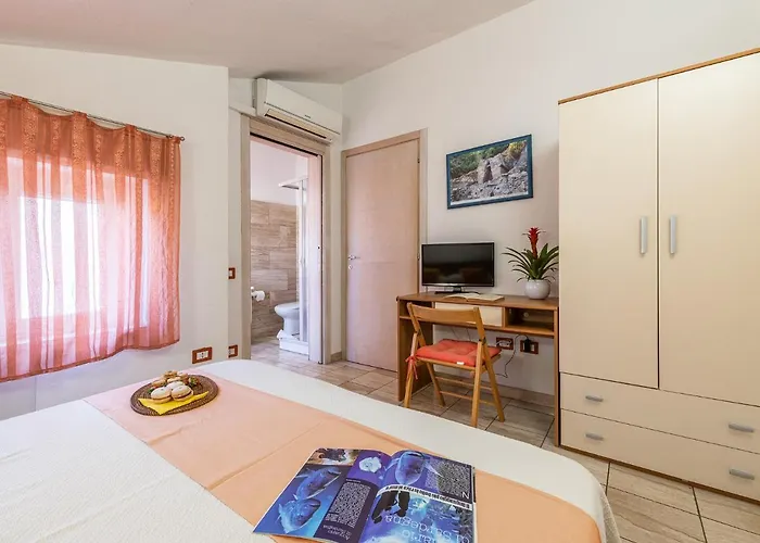 فندق مبيت وإفطار Bed And Breakfast Dorgali 3*