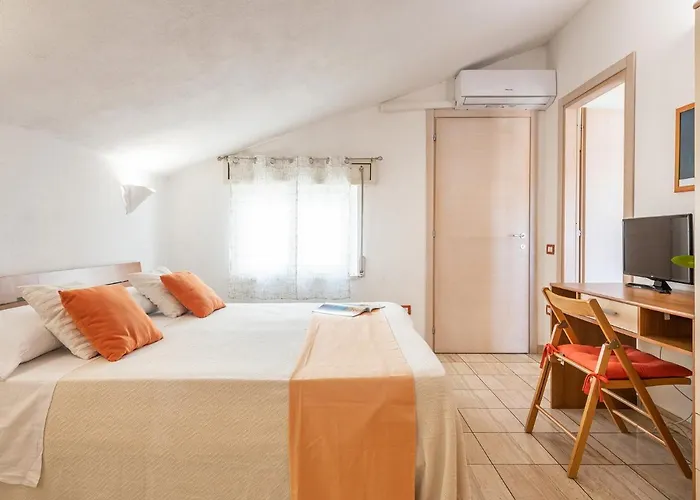 فندق مبيت وإفطار Bed And Breakfast Dorgali