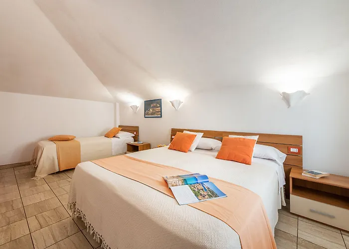 فندق مبيت وإفطار Bed And Breakfast Dorgali 3*